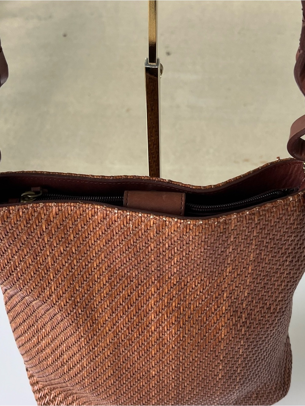 Fossil Vintage Woven Straw Shoulder Bag With Leather Strap - Picture 2 of 13
